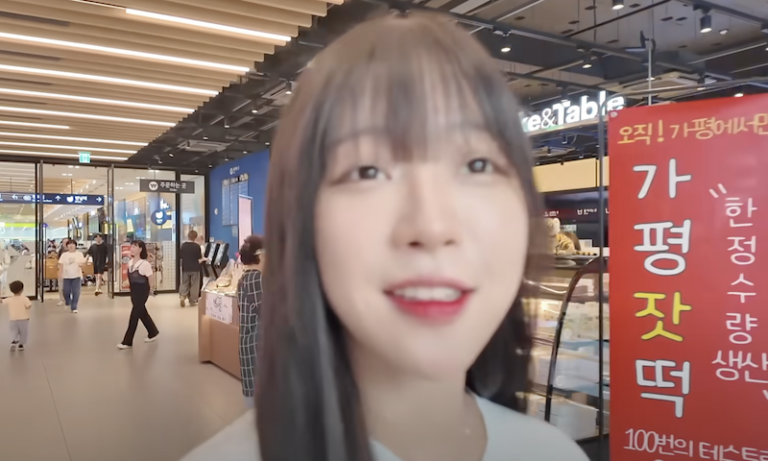 TZUYANG close up mukbang youtuber