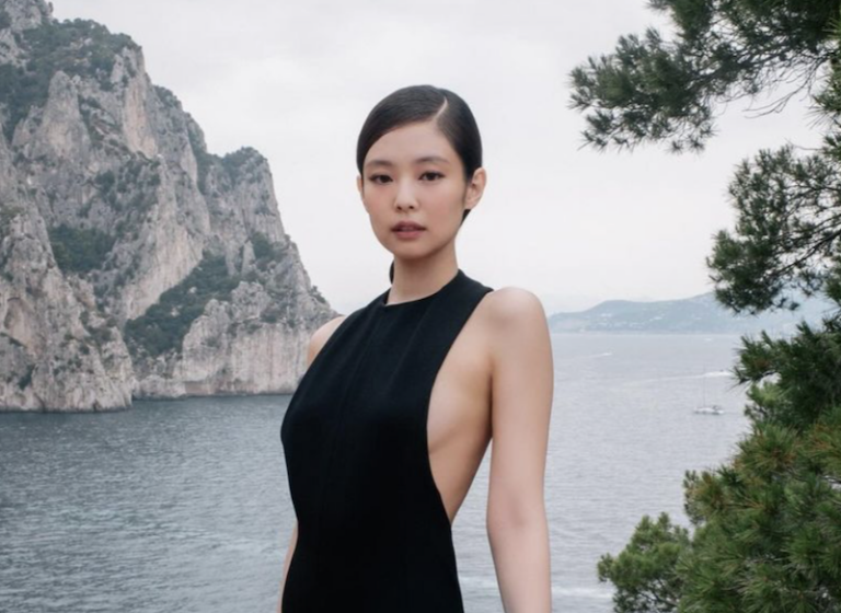 blackpink jennie vaping update capri italy