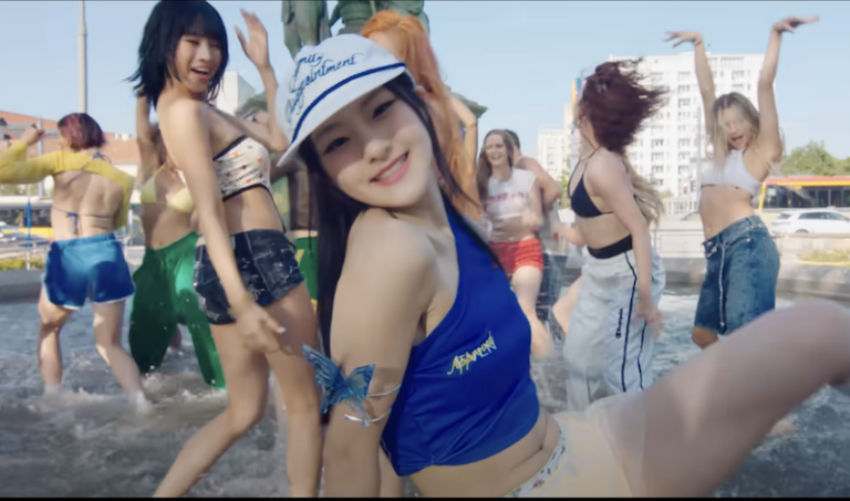 KISS OF LIFE Slammed As Talentless Hacks By K-Netizens After Disastrous Live Performance kiss of life sticky k pop group